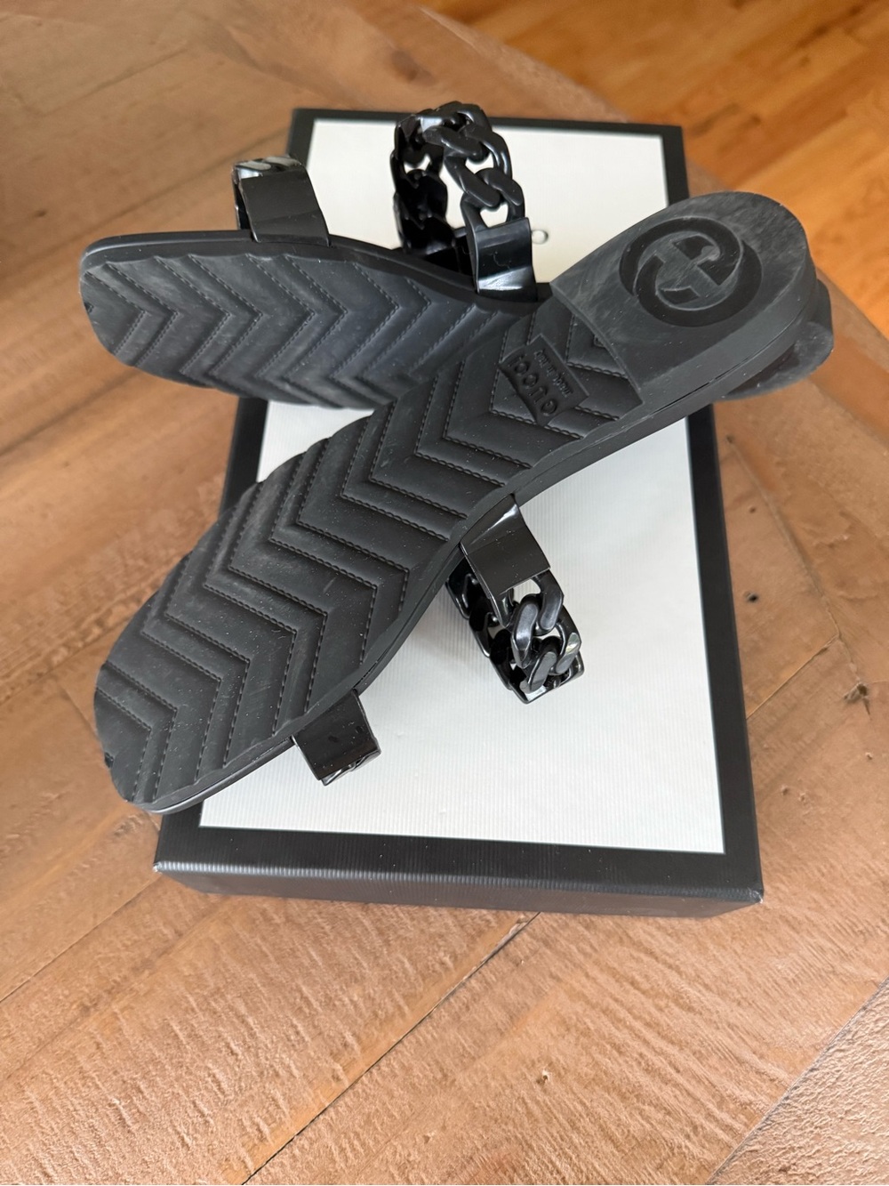 Gucci Women’s Black Rubber Nero Chain-Strap Slide Sandals 35 (5- 5.5) - Picture 4 of 5